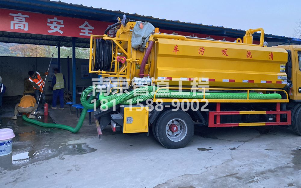 267金典中建工地抽粪