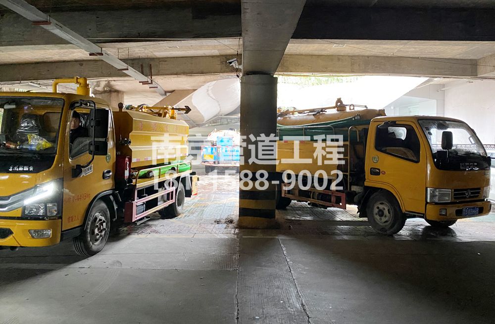 274金典商场地下室化粪池清理