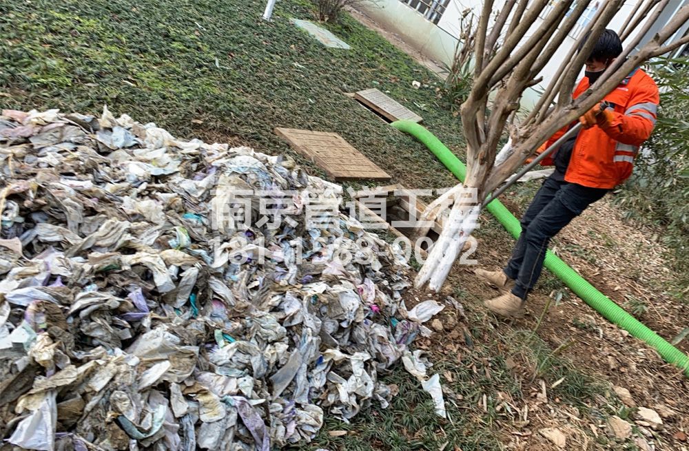 315金典化粪池垃圾清理